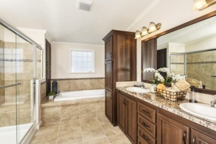 TNR 7643 M1459 Master Bath 2023 web 600x400 1