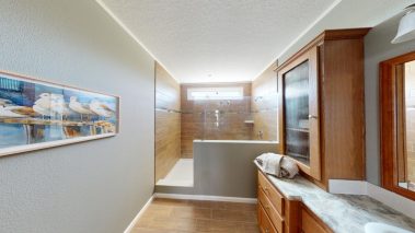 GCH Half Porch Model 11 Master Bathroom1