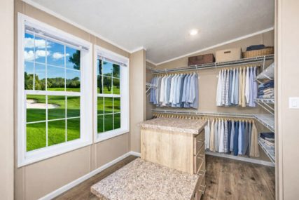 IMP 7644 Closet 2 web 600x400 1